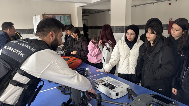 Kahramanmaraş'ta lise öğrencilerine Sahil Güvenlik Komutanlığı tanıtıldı