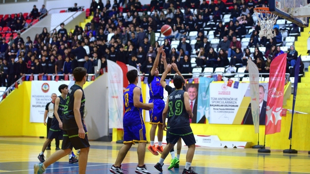 Osmaniye'de Genç Erkekler Basketbol İl Birinciliği müsabakaları yapıldı