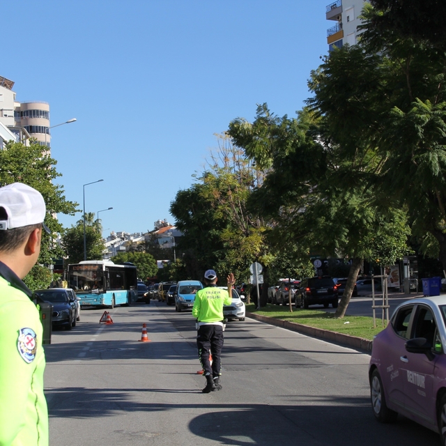 Antalya'da son 1 haftada 11 bin 553 araç ve sürücüne ceza kesildi