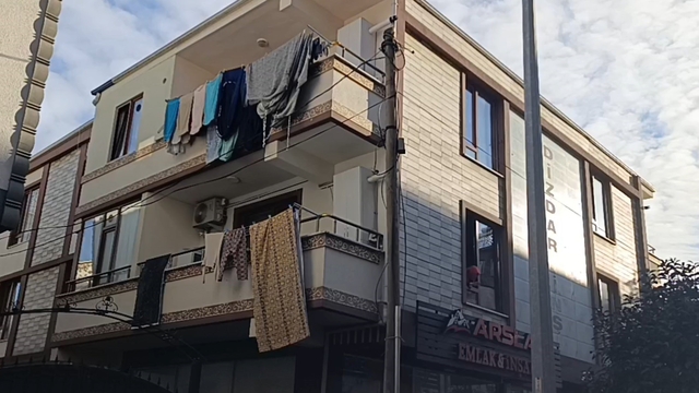 Sakarya'da şüpheli ölüm: 3 çocuk babası 67 yaşındaki adam evinde ölü bulundu
Yakınlarının feryatları yürekleri dağladı