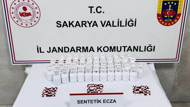 Uyuşturucu ve uyarıcı madde satacağı tespit edilen şüpheliyi jandarma yakaladı