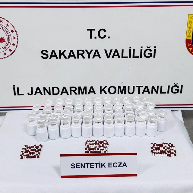 Uyuşturucu ve uyarıcı madde satacağı tespit edilen şüpheliyi jandarma yakal...