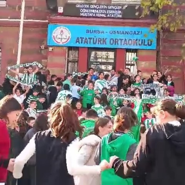 Bursa'da öğrenciler Bursaspor kıyafetleriyle okula geldi
Bursa'da her ayın...