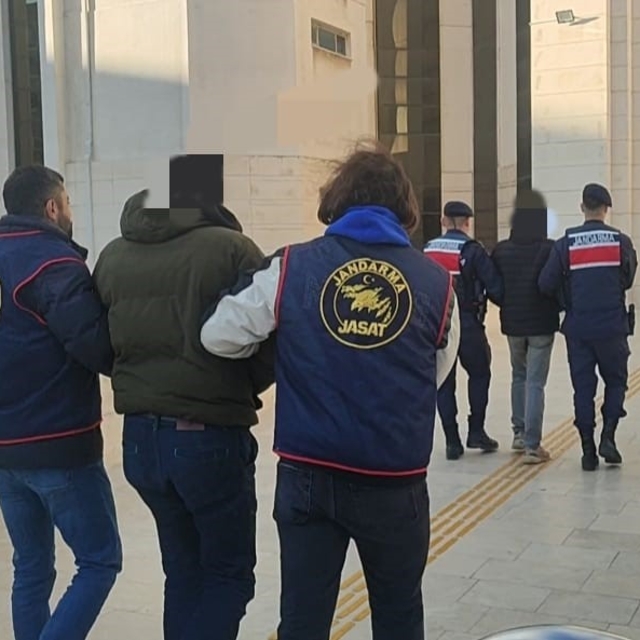 Balıkesir'de jandarma, sessiz aparatlı hırsızları kıskıvrak yakaladı