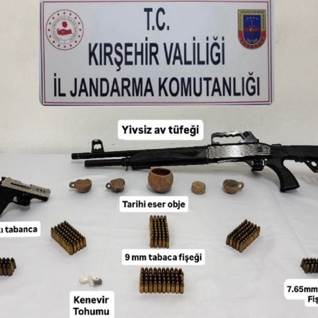 Kırşehir'de kaçakçılık operasyonu: silah, mühimmat ve tarihi eser ele geçir...