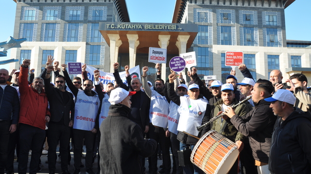 Kütahya'da mobbinge maruz kaldığı iddia edilen belediye işçileri eylem yaptı