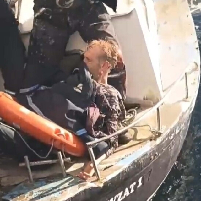 Feribottan atlayan kişi kurtarıldı