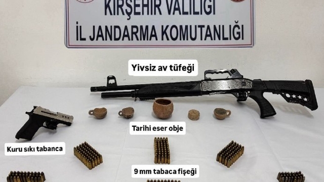 Kırşehir'de kaçakçılık operasyonu: silah, mühimmat ve tarihi eser ele geçirildi