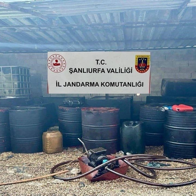 Akçakale'de 3 bin 900 litre kaçak akaryakıt ele geçirildi