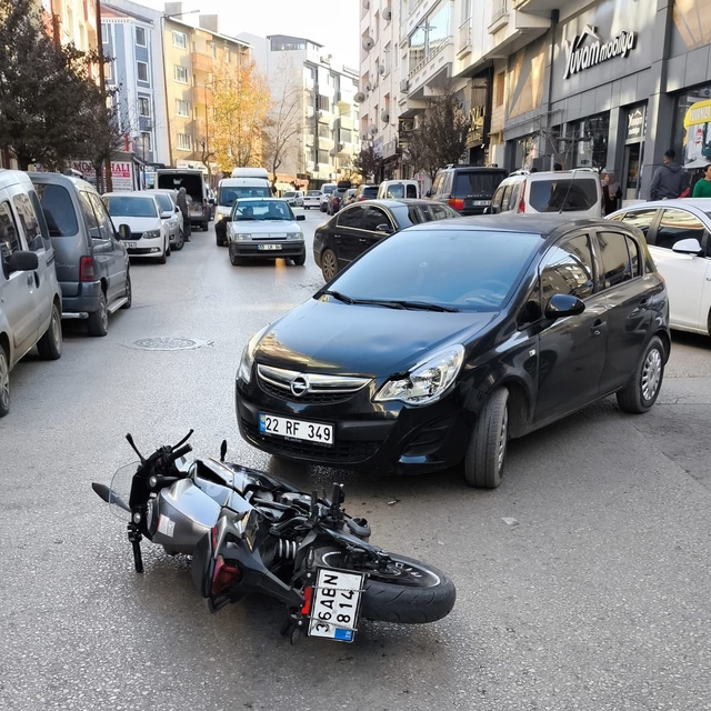 Edirne'de 2 ayrı kazada 3 kişi yaralandı