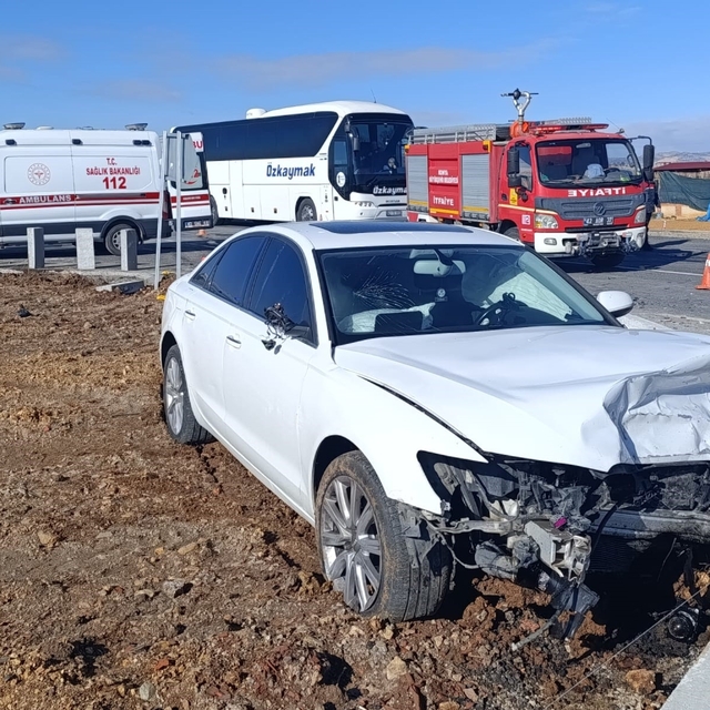Konya'da iki otomobil çarpıştı: 2 yaralı