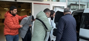 Dükkan sahibini bıçaklayan kiracı ve arkadaşı adliyeye sevk edildi