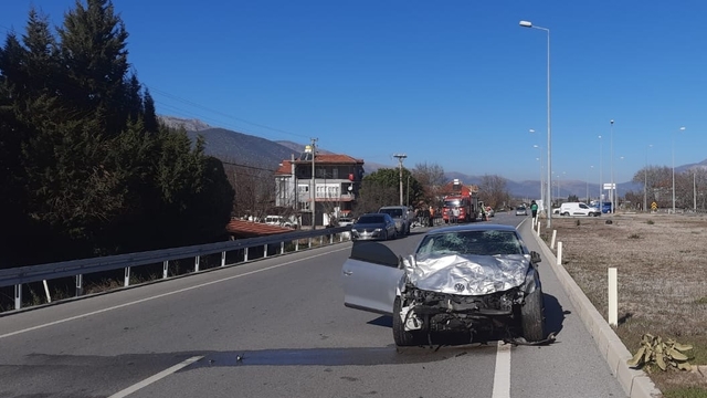 Denizli'de 2 otomobilin çarpıştığı kazada 1 kişi öldü, 1 kişi yaralandı