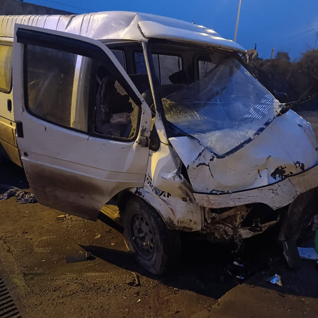 Sinop'ta işçi servis minibüsü ile otomobil çarpıştı: 1 ölü, 10 yaralı