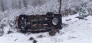 Ordu'da kamyonet karla kaplı yolda şarampole yuvarlandı: 6 yaralı