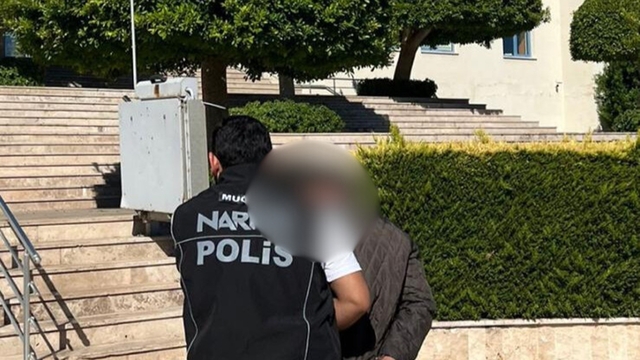 Aranan 2 şahıs yakalanarak cezaevine teslim edildi