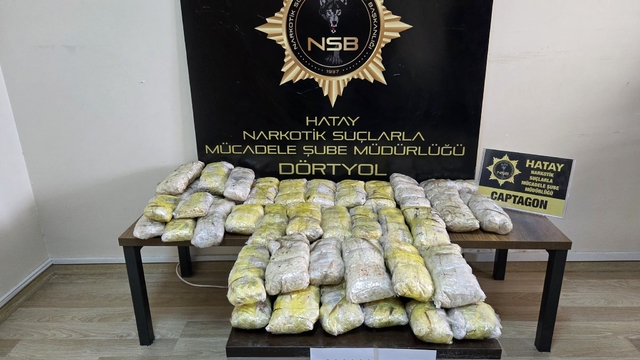 Hatay'da tır dorsesinde 220 bin adet uyuşturucu hap ele geçirildi