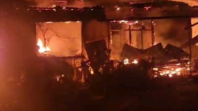 Edirne'de ahırda çıkan yangın 3 eve sıçradı