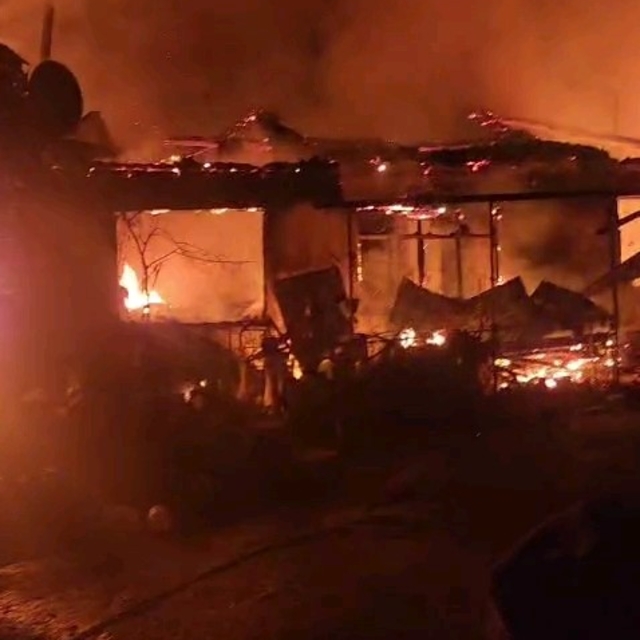 Edirne'de ahırda çıkan yangın 3 eve sıçradı