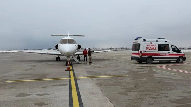 Yenidoğan bebek uçak ambulansla Konya'ya sevk edildi