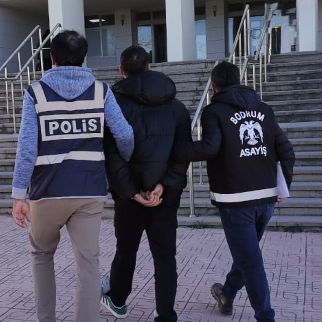 Bodrum'da denetim yapan polisi yaralayan sürücü tutuklandı