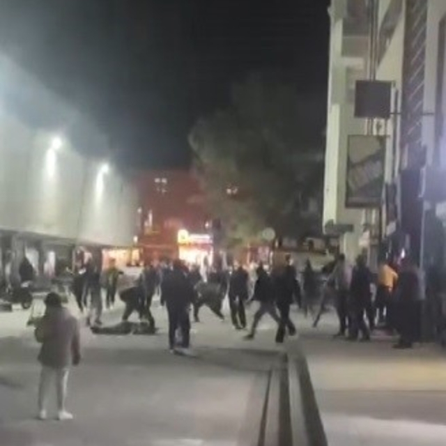 Erzincan'da meydan muharebesini aratmayan kavga: Tabureler havada uçuştu