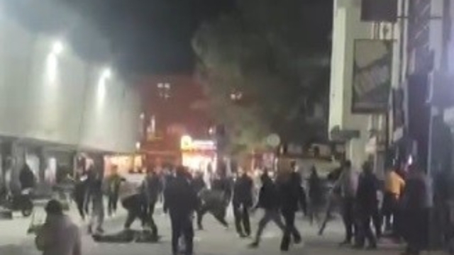 Erzincan'da meydan muharebesini aratmayan kavga: Tabureler havada uçuştu