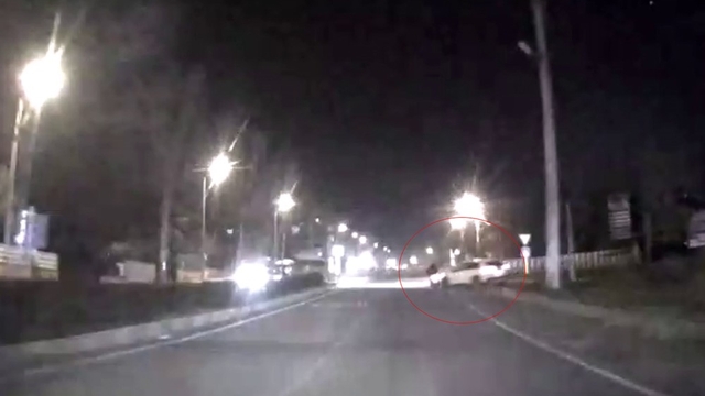 Çarptığı motosiklet devrildi, sonra kaçtı: O anlar araç kamerasında
Taksi şoförü: "Hayvana da vursan beklersin ama merhamet kalmamış"