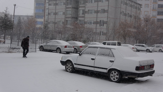 Bitlis merkez ve Güroymak ilçesinde taşımalı eğitim ve köy okullarında eğitime 1 gün ara verildi