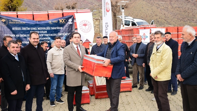 Sason'da arıcılara organik kovan desteği