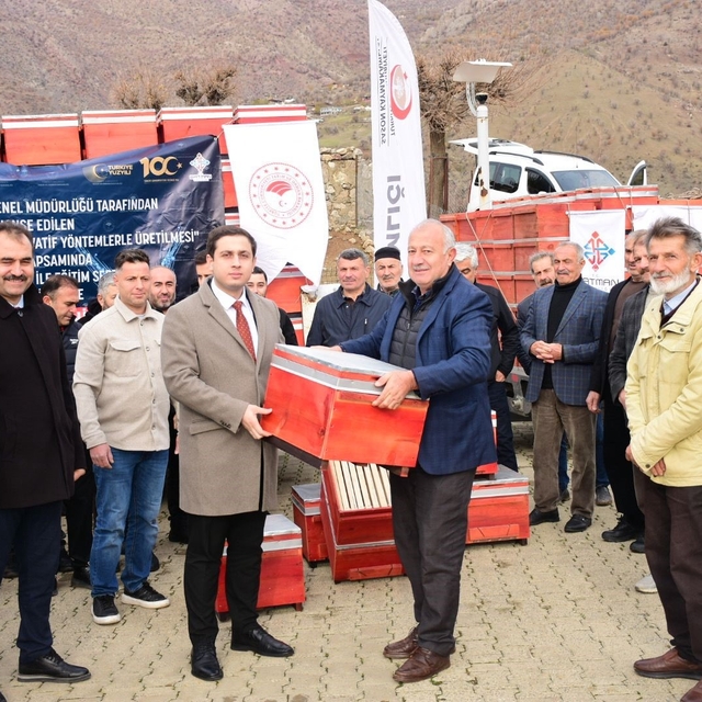 Sason'da arıcılara organik kovan desteği