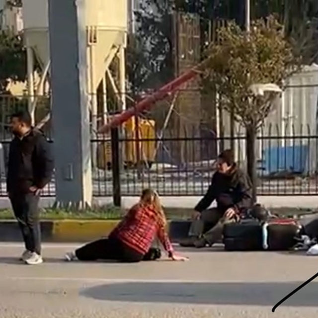 Otomobilin çarptığı motosikletteki 2 kişi yaralandı