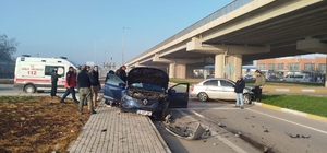 Dur levhasına uymadı, kavşakta kaza: 1 yaralı