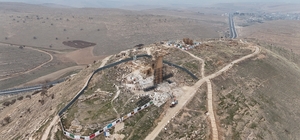 Bir yılda 400 bin kişi 3 bin yıllık kaleye çıktı
Yerli ve yabancı 400 bin kişi Zerzevan Kalesini gezdi