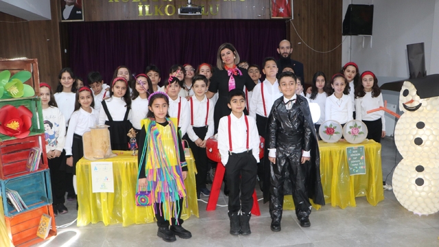 4'üncü sınıf öğrencileri dönüşüme dikkat çekti; pet bardaklar kardan adam, lavabo boruları bisiklet oldu