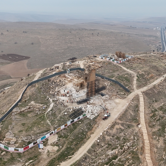 Bir yılda 400 bin kişi 3 bin yıllık kaleye çıktı
Yerli ve yabancı 400 bin k...