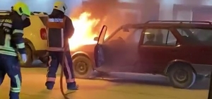 Mersin'de park halindeki araç yandı