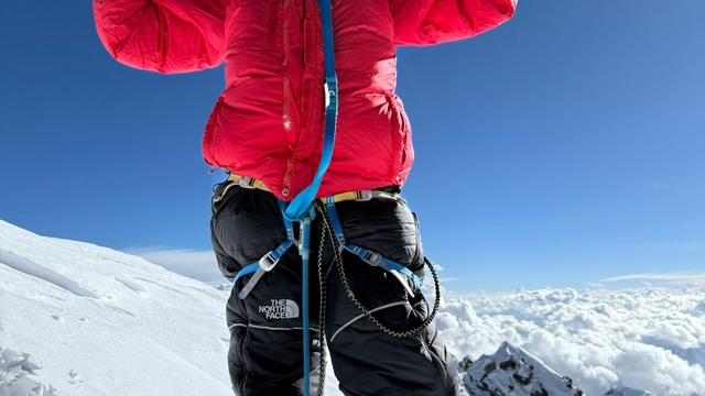 Dünyanın en yüksek 2.dağına tırmanıp tarihe geçen Türk kadın dağcı o anları anlattı
Dünyanın en zorlu zirvesinde Türk Bayrağını açan Esin Handal:
"Everest dünyanın en yükseği olabilir ama tırmanışı en zor dağ K2'dir. Sağlıcakla bunu yapabilmiş olduğum için mutluyum"
"Tırmanış sırasında yanımdaki ekipte çok fazla vefat yaşandı. Mental olarak güçlü olmak zorunda hissediyordum"