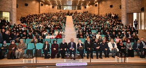 Hayata köprü sanat projesi kapsamında "Altın Çağ" tiyatro gösterisi sahnelendi