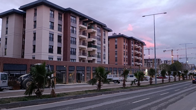 Ebrar Sitesi çevresinde ticari hayat yeniden canlanıyor