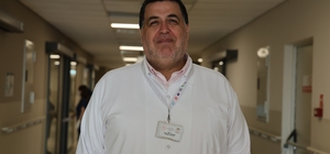 Uzmanından H3N2 uyarısı: "2026 yılı Mart ayına dikkat"
H3N2 hastaneleri doldurdu, uzmanlar kritik döneme girildiğini söyledi
Enfeksiyon Hastalıkları ve Klinik Mikrobiyoloji Uzmanı Doç. Dr. Ahmet Rıza Şahin:
"Koronavirüsler 4 yılda bir salgın yapar, kritik döneme giriyoruz"
"Semptomlar değişmiyor, sadece bulaşıcılığı artıyor"