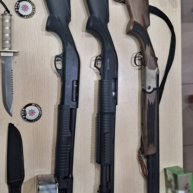 Polis 9 bin 217 şahsın kimlik sorgulamasını yaptı