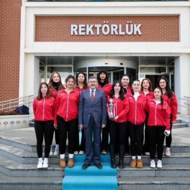 Rektör Kaplancıklı, başarılı sporcularla bir araya geldi