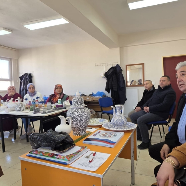 Aslanapa'da Çini Kursu ilgi görüyor