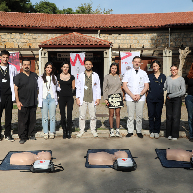 AÜ'de yaşam kurtaran eğitim; kalbi duran hastanın 10 dakikası var