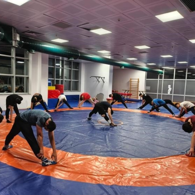 Güreş minderinde güç ve teknik bir arada