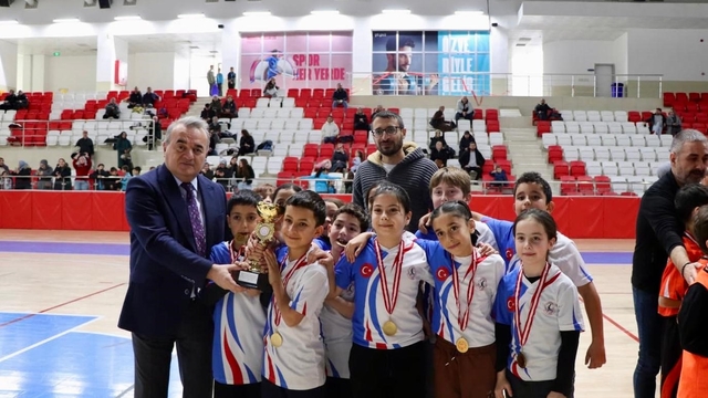 Bilecik'te okul sporları ve geleneksel çocuk oyunları finalleri tamamlandı