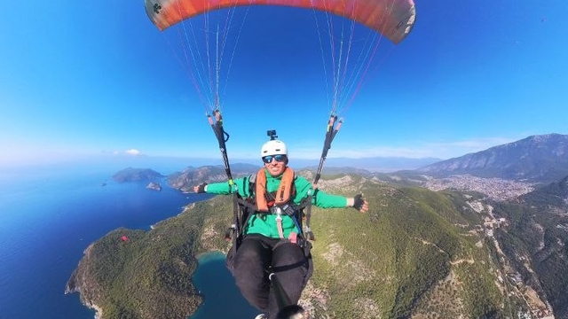 Engelini aştı yamaç paraşütüne başladı
Adana'da yaşayan 35 yaşındaki serebral palsi hastası Ergin Yavuzer, rüyasında kendini uçarken gördükten sonra bunu gerçeğe dönüştürdü