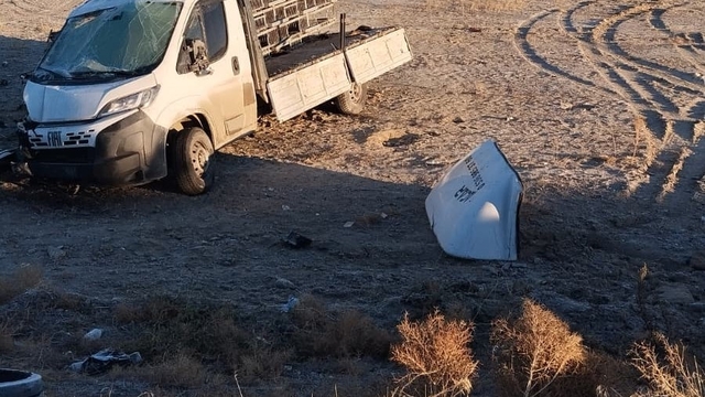 Karapınar'da şarampole devrilen kamyonet sürücüsü yaralandı