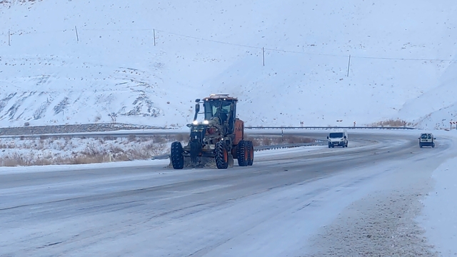 Van-Bahçesaray yolu ulaşıma kapatıldı